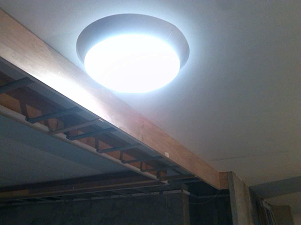 經漫射器的光線無眩光