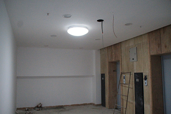 四川雅安體育館走廊通道應用光導照明 無眩光的光導照明